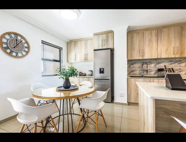 2 BEDROOM APARTMENT FOR SALE IN UMHLANGA RIDGE